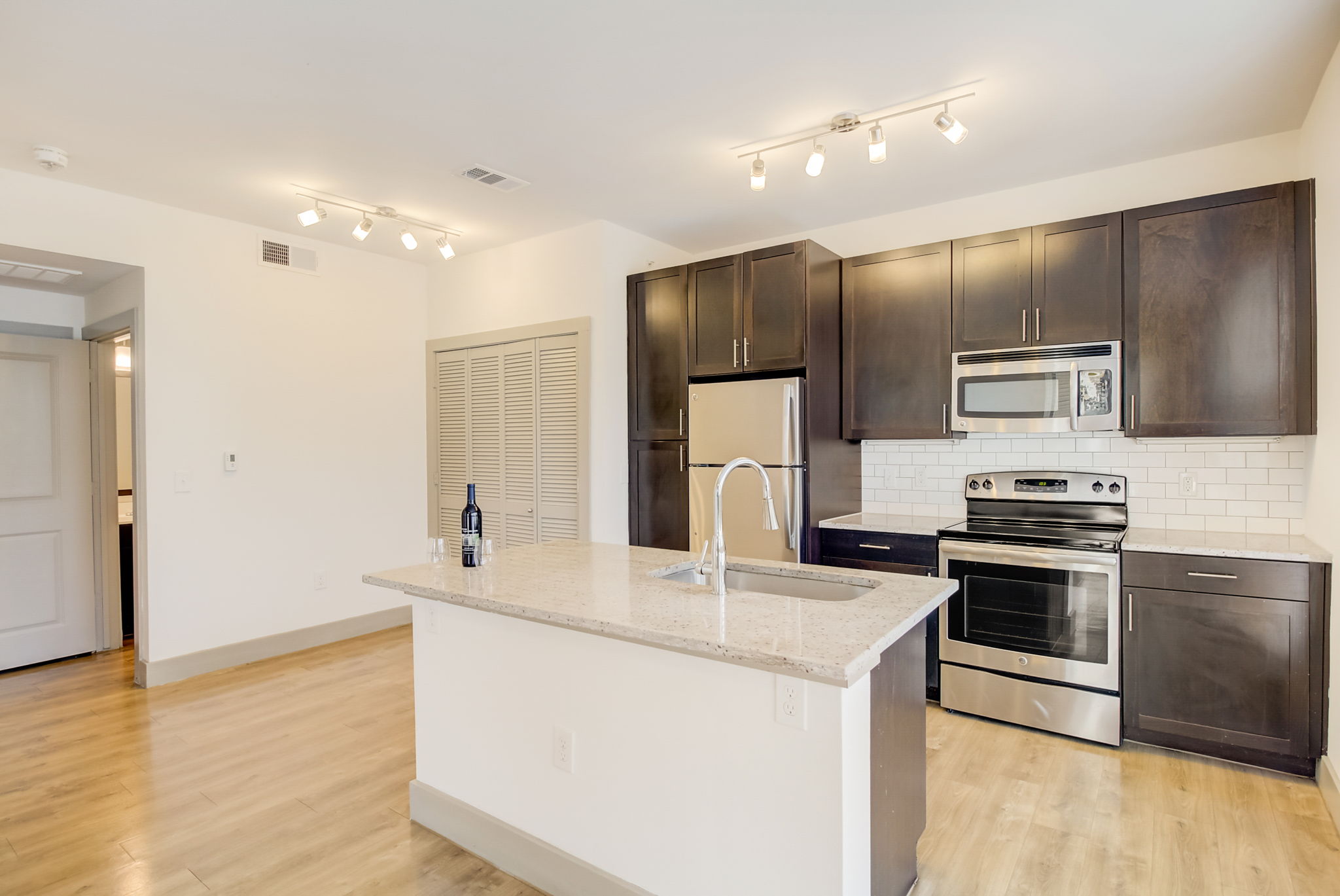Loft and Row Image 6